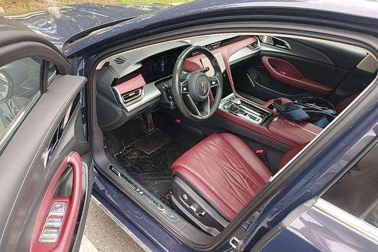 Used Hongqi H5 2023 2.0T Automatic Smart Connect Flagship Edition Driver Seat
