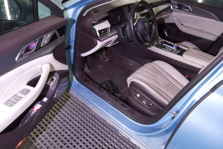 Used Hongqi H5 2023 2.0T Automatic Smart Connect Flagship Edition Driver Seat