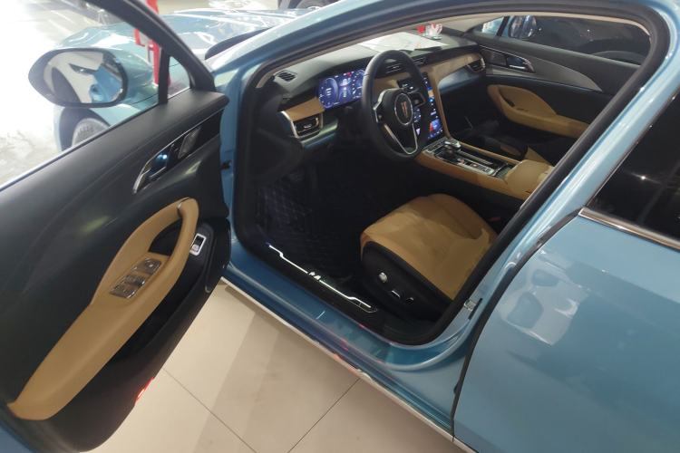 Used Hongqi H5 2023 2.0T Automatic Smart Connect Flagship Edition Driver Seat