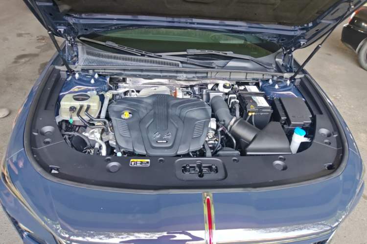 Used Hongqi H5 2023 2.0T Automatic Smart Connect Flagship Edition Engine Bay