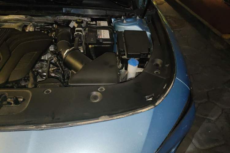 Used Hongqi H5 2023 2.0T Automatic Smart Connect Flagship Edition Engine Bay Left