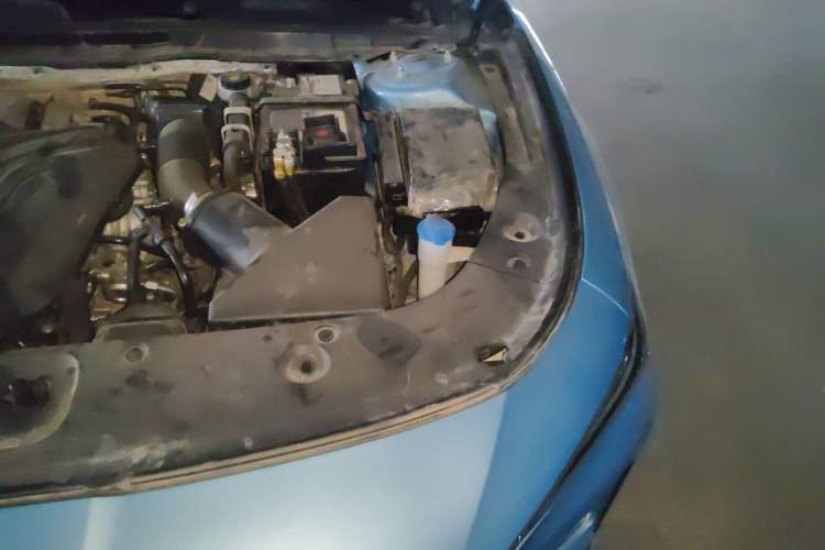 Used Hongqi H5 2023 2.0T Automatic Smart Connect Flagship Edition Engine Bay Left