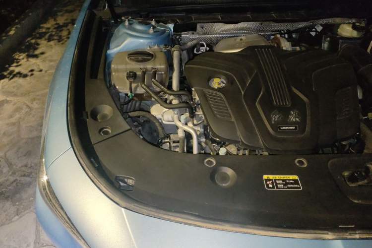 Used Hongqi H5 2023 2.0T Automatic Smart Connect Flagship Edition Engine Bay Right