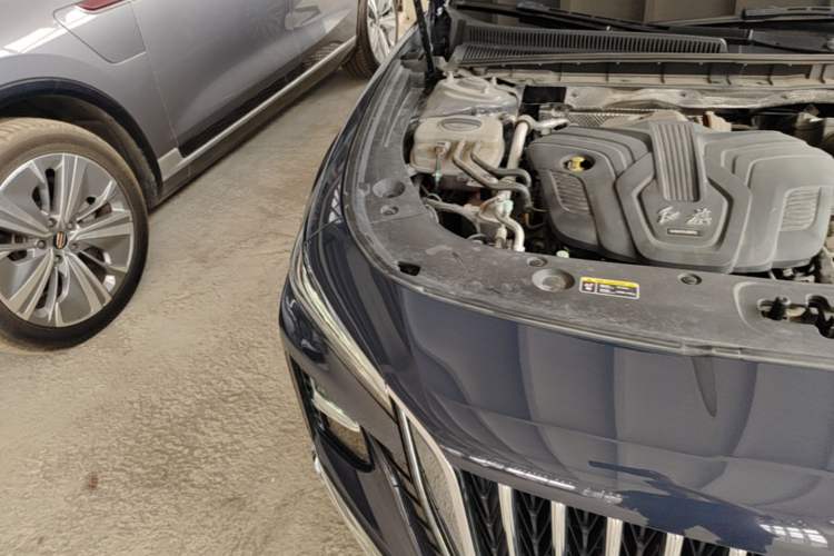 Used Hongqi H5 2023 2.0T Automatic Smart Connect Flagship Edition Engine Bay Right