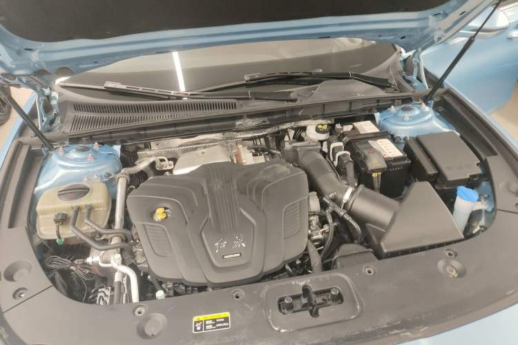 Used Hongqi H5 2023 2.0T Automatic Smart Connect Flagship Edition Engine Bay
