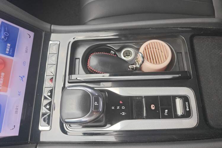 Used Hongqi H5 2023 2.0T Automatic Smart Connect Flagship Edition Gear Lever