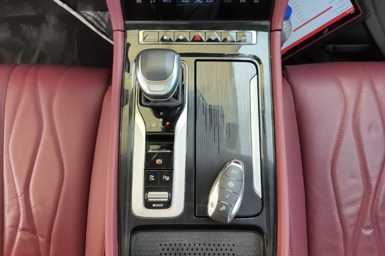 Used Hongqi H5 2023 2.0T Automatic Smart Connect Flagship Edition Gear Lever