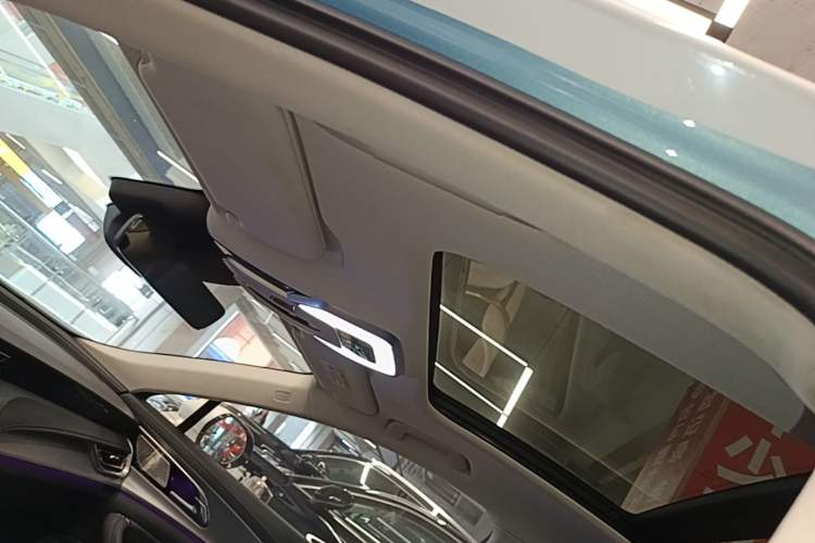Used Hongqi H5 2023 2.0T Automatic Smart Connect Flagship Edition Headliner