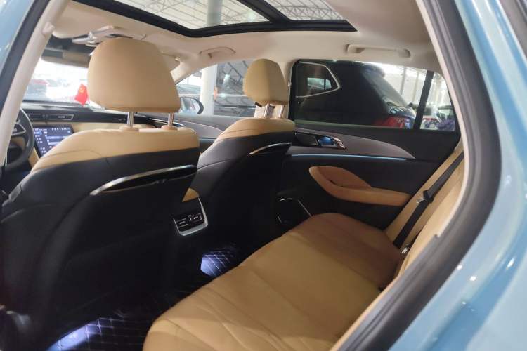 Used Hongqi H5 2023 2.0T Automatic Smart Connect Flagship Edition Headliner