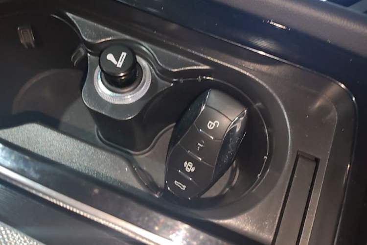 Used Hongqi H5 2023 1.5T HEV Smart Connect Flagship Edition Interior 1