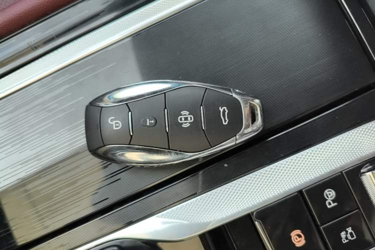 Used Hongqi H5 2023 2.0T Automatic Smart Connect Flagship Edition Interior 1