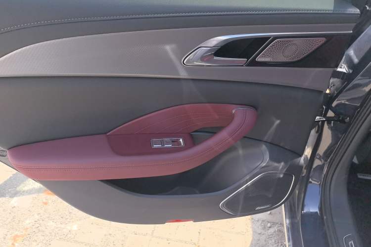 Used Hongqi H5 2023 2.0T Automatic Smart Connect Flagship Edition Interior 4