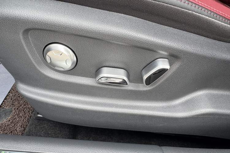 Used Hongqi H5 2023 2.0T Automatic Smart Connect Flagship Edition Interior 8