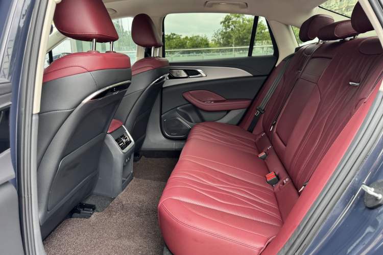 Used Hongqi H5 2023 2.0T Automatic Smart Connect Flagship Edition Interior 9