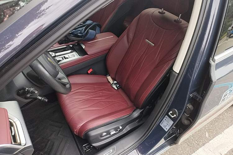 Used Hongqi H5 2023 2.0T Automatic Smart Connect Flagship Edition Left Front Seat