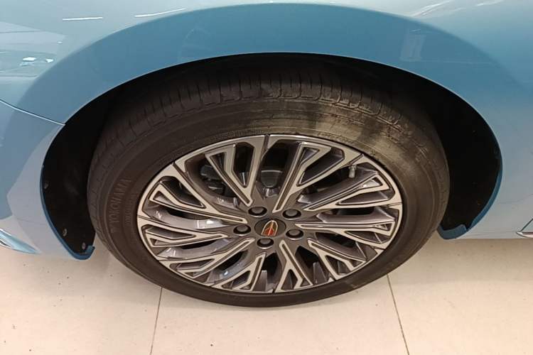 Used Hongqi H5 2023 2.0T Automatic Smart Connect Flagship Edition Left Front Wheel Hub