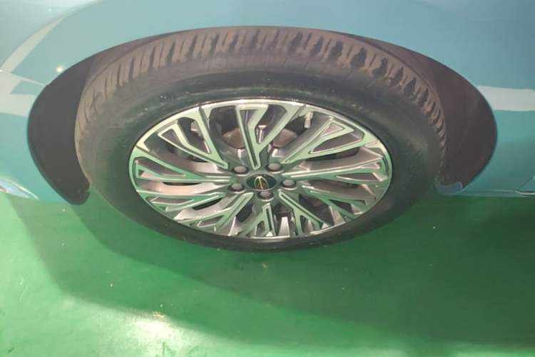 Used Hongqi H5 2023 1.5T HEV Smart Connect Flagship Edition Left Front Wheel Hub