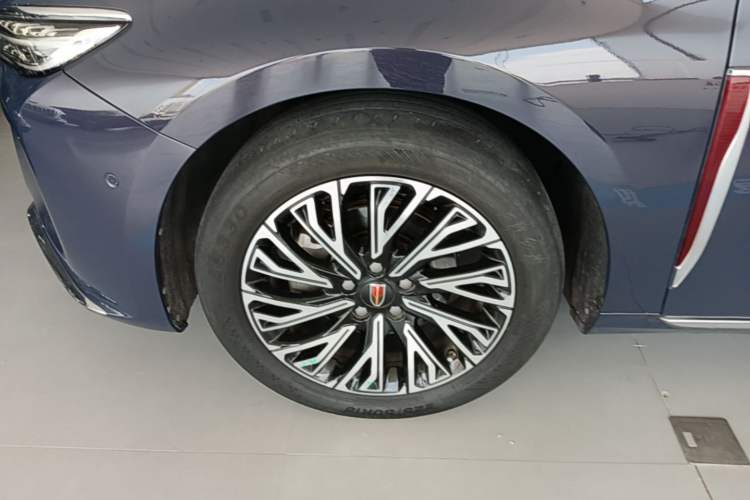 Used Hongqi H5 2023 2.0T Automatic Smart Connect Flagship Edition Left Front Wheel Hub