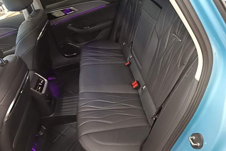 Used Hongqi H5 2023 2.0T Automatic Smart Connect Flagship Edition Left Rear Seat