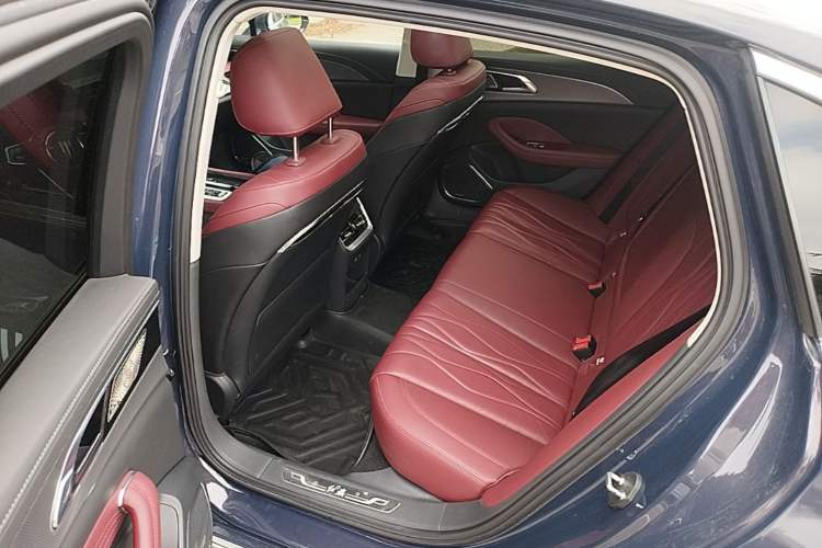 Used Hongqi H5 2023 2.0T Automatic Smart Connect Flagship Edition Left Rear Seat