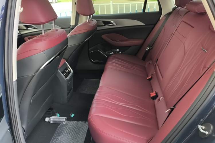 Used Hongqi H5 2023 2.0T Automatic Smart Connect Flagship Edition Left Rear Seat