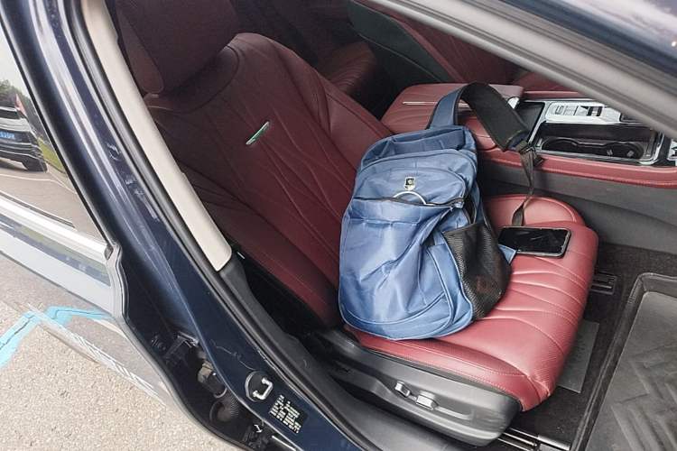 Used Hongqi H5 2023 2.0T Automatic Smart Connect Flagship Edition Right Front Seat