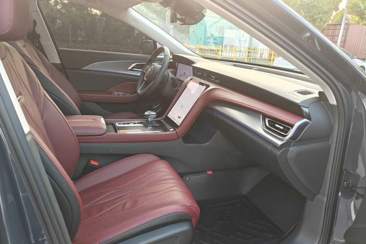 Used Hongqi H5 2023 2.0T Automatic Smart Connect Flagship Edition Right Front Seat