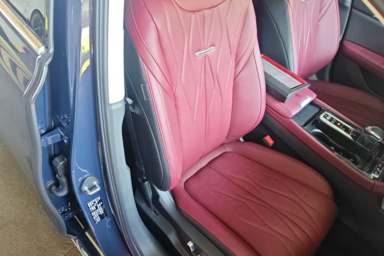 Used Hongqi H5 2023 2.0T Automatic Smart Connect Flagship Edition Right Front Seat