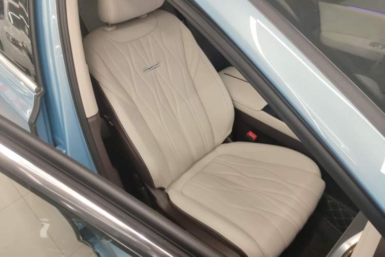 Used Hongqi H5 2023 2.0T Automatic Smart Connect Flagship Edition Right Front Seat