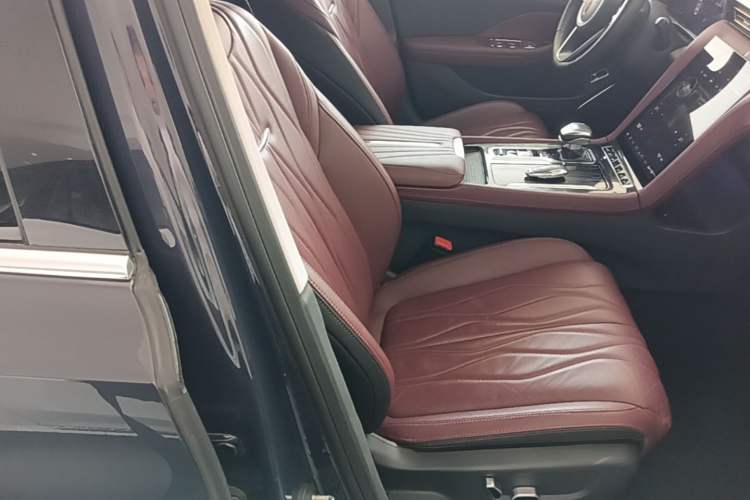 Used Hongqi H5 2023 2.0T Automatic Smart Connect Flagship Edition Right Front Seat