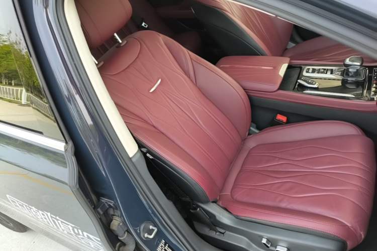Used Hongqi H5 2023 2.0T Automatic Smart Connect Flagship Edition Right Front Seat