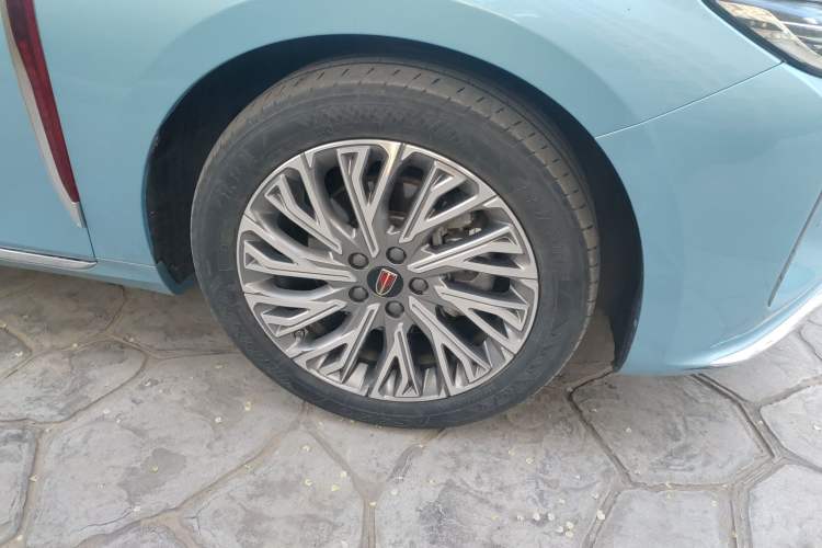 Used Hongqi H5 2023 2.0T Automatic Smart Connect Flagship Edition Right Front Wheel Hub