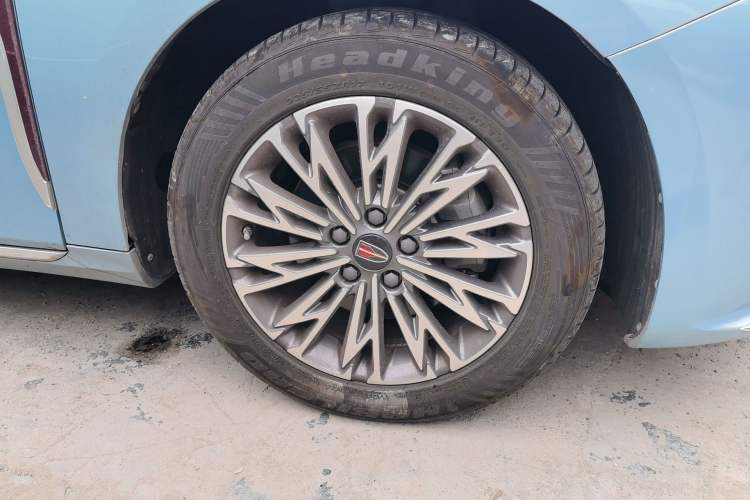 Used Hongqi H5 2023 1.5T DCT Smart Connect Flagship Edition Right Front Wheel Hub