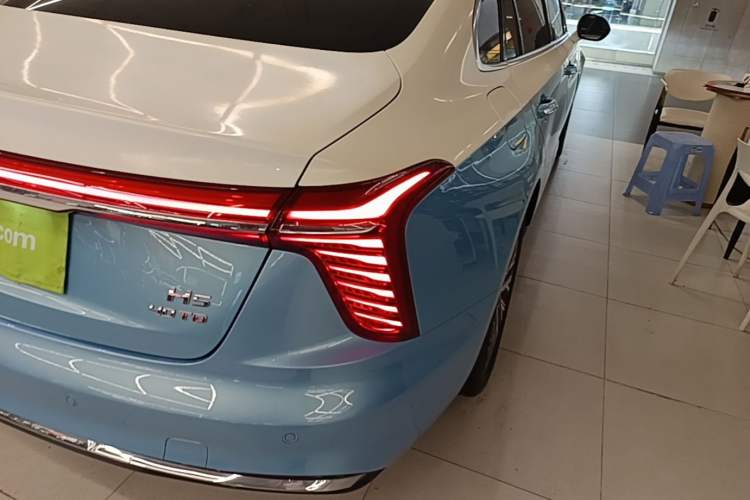 Used Hongqi H5 2023 2.0T Automatic Smart Connect Flagship Edition Right Rear Taillight