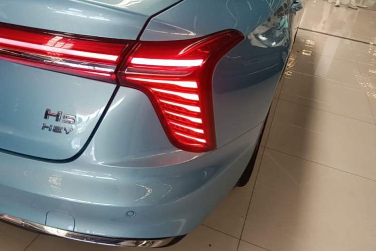 Used Hongqi H5 2023 1.5T HEV Smart Connect Flagship Edition Right Rear Taillight