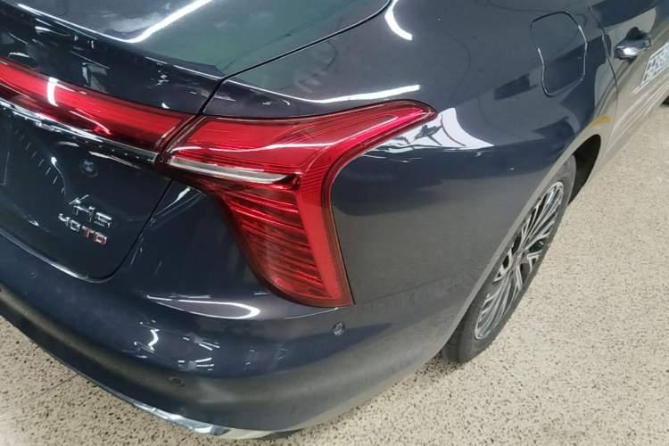 Used Hongqi H5 2023 2.0T Automatic Smart Connect Flagship Edition Right Rear Taillight
