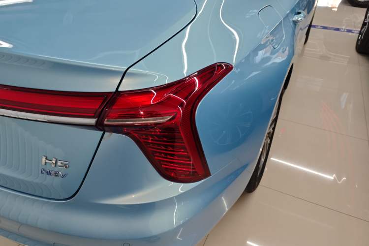 Used Hongqi H5 2023 1.5T HEV Smart Connect Flagship Edition Right Rear Taillight