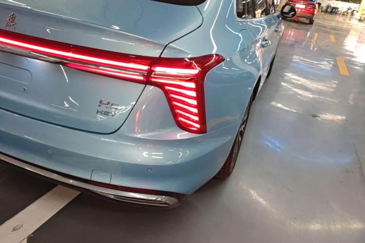 Used Hongqi H5 2023 1.5T HEV Smart Connect Flagship Edition Right Rear Taillight