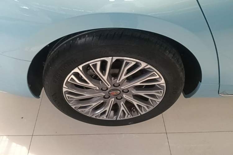 Used Hongqi H5 2023 1.5T HEV Smart Connect Flagship Edition Right Rear Wheel Hub