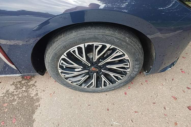 Used Hongqi H5 2023 2.0T Automatic Smart Connect Flagship Edition Right Rear Wheel Hub