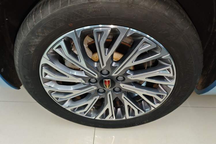 Used Hongqi H5 2023 1.5T HEV Smart Connect Flagship Edition Right Rear Wheel Hub