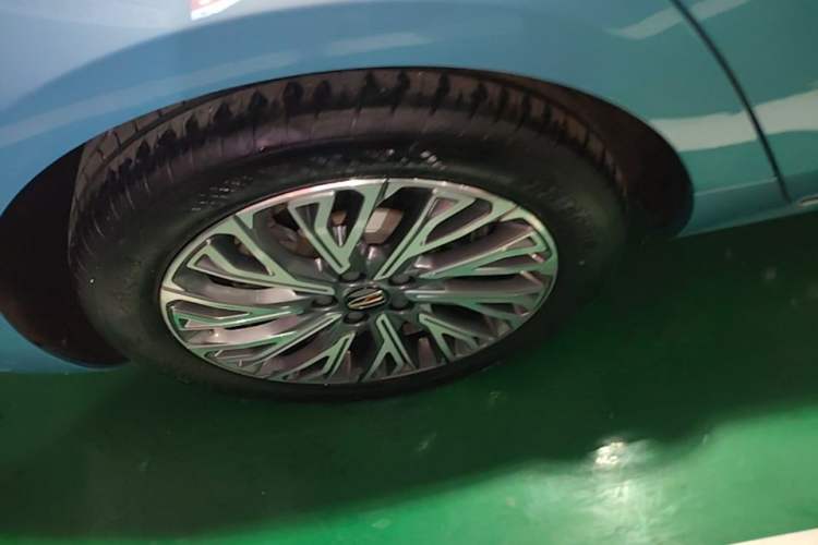 Used Hongqi H5 2023 1.5T HEV Smart Connect Flagship Edition Right Rear Wheel Hub