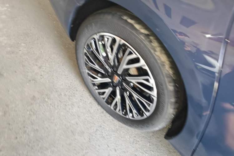 Used Hongqi H5 2023 2.0T Automatic Smart Connect Flagship Edition Right Rear Wheel Hub