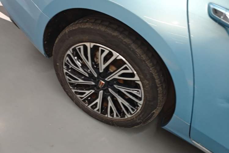 Used Hongqi H5 2023 1.5T HEV Smart Connect Flagship Edition Right Rear Wheel Hub