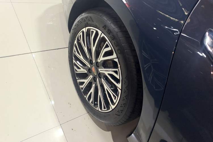 Used Hongqi H5 2023 2.0T Automatic Smart Connect Flagship Edition Right Rear Wheel Hub