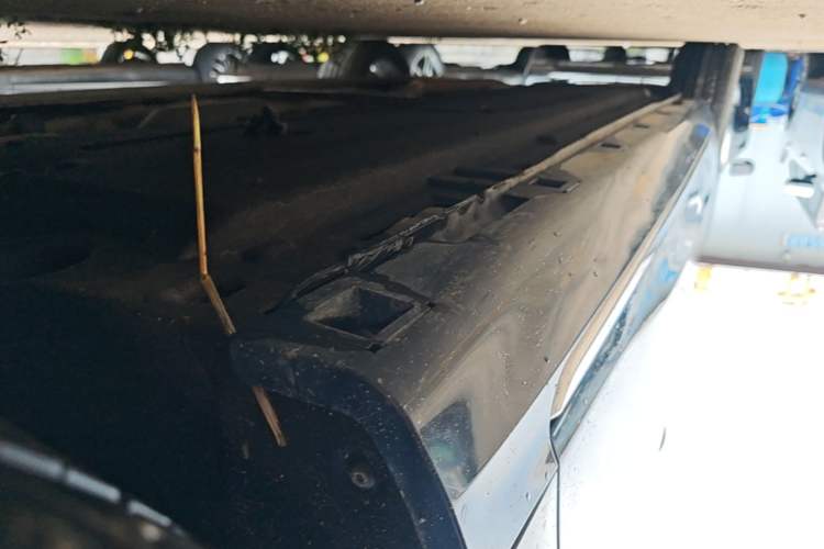 Used Hongqi H5 2023 2.0T Automatic Smart Connect Flagship Edition Right Side Sill