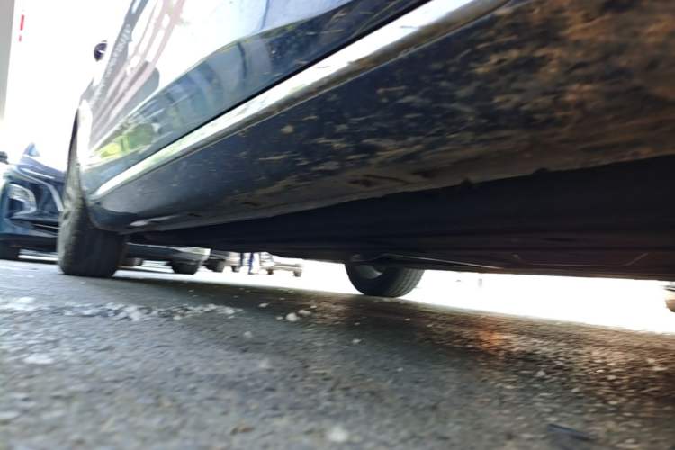 Used Hongqi H5 2023 2.0T Automatic Smart Connect Flagship Edition Right Side Sill