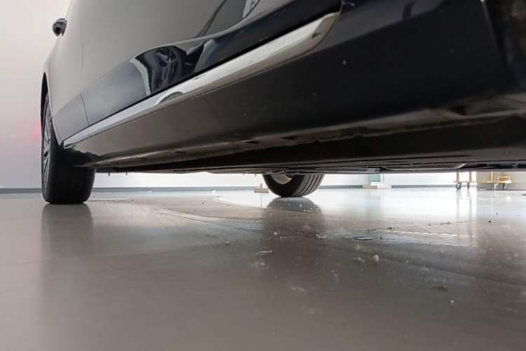 Used Hongqi H5 2023 2.0T Automatic Smart Connect Flagship Edition Right Side Sill