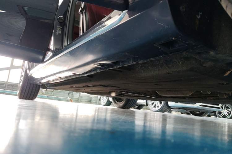 Used Hongqi H5 2023 2.0T Automatic Smart Connect Flagship Edition Right Side Sill