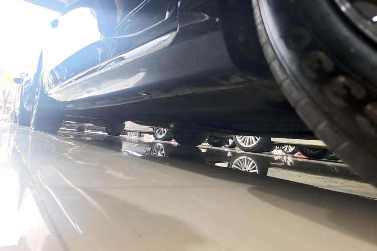 Used Hongqi H5 2023 2.0T Automatic Smart Connect Flagship Edition Right Side Sill